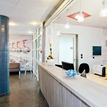 塞祖尔阿菲尔格勒诺布尔马里库里酒店 公寓式酒店 2*