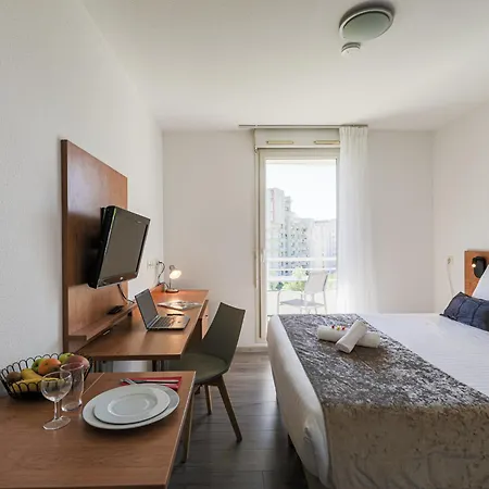 Sejours & Affaires Marie Curie Aparthotel 2*