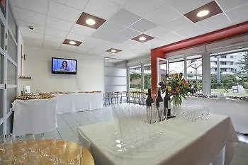 塞祖尔阿菲尔格勒诺布尔马里库里酒店 公寓式酒店 2*