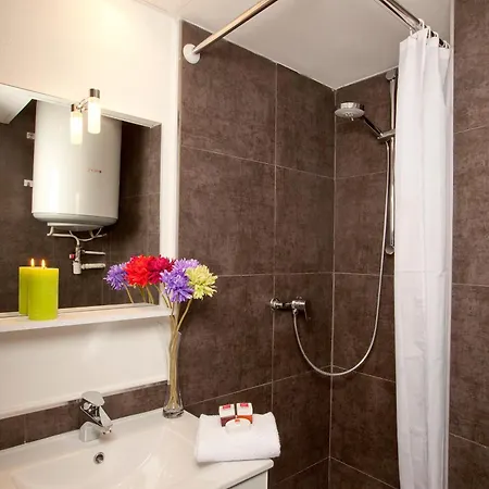 Sejours & Affaires Marie Curie Apart Otel