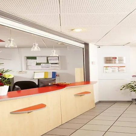 Sejours & Affaires Marie Curie Apart Otel