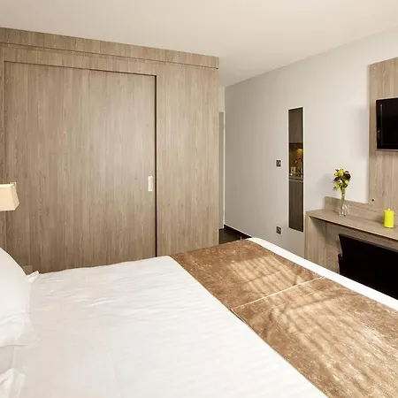 Aparthotel Sejours & Affaires Marie Curie