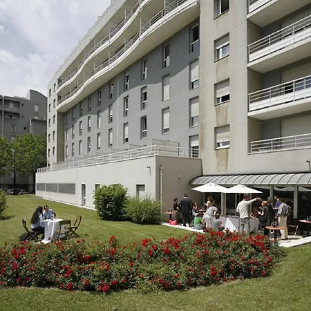 Sejours & Affaires Marie Curie Aparthotel 2*