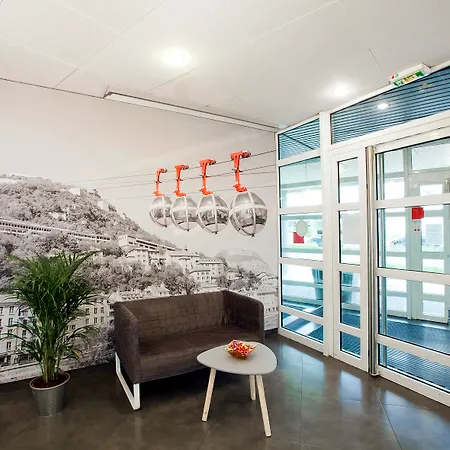 Sejours & Affaires Marie Curie Aparthotel 2*