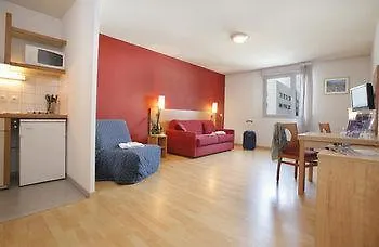 Sejours & Affaires Marie Curie Aparthotel