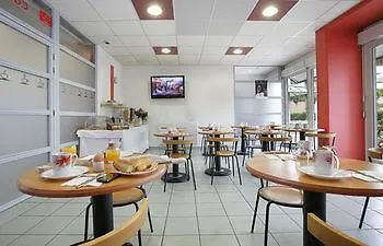 Sejours & Affaires Marie Curie Aparthotel 2*