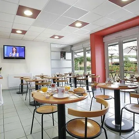 Sejours & Affaires Marie Curie Aparthotel